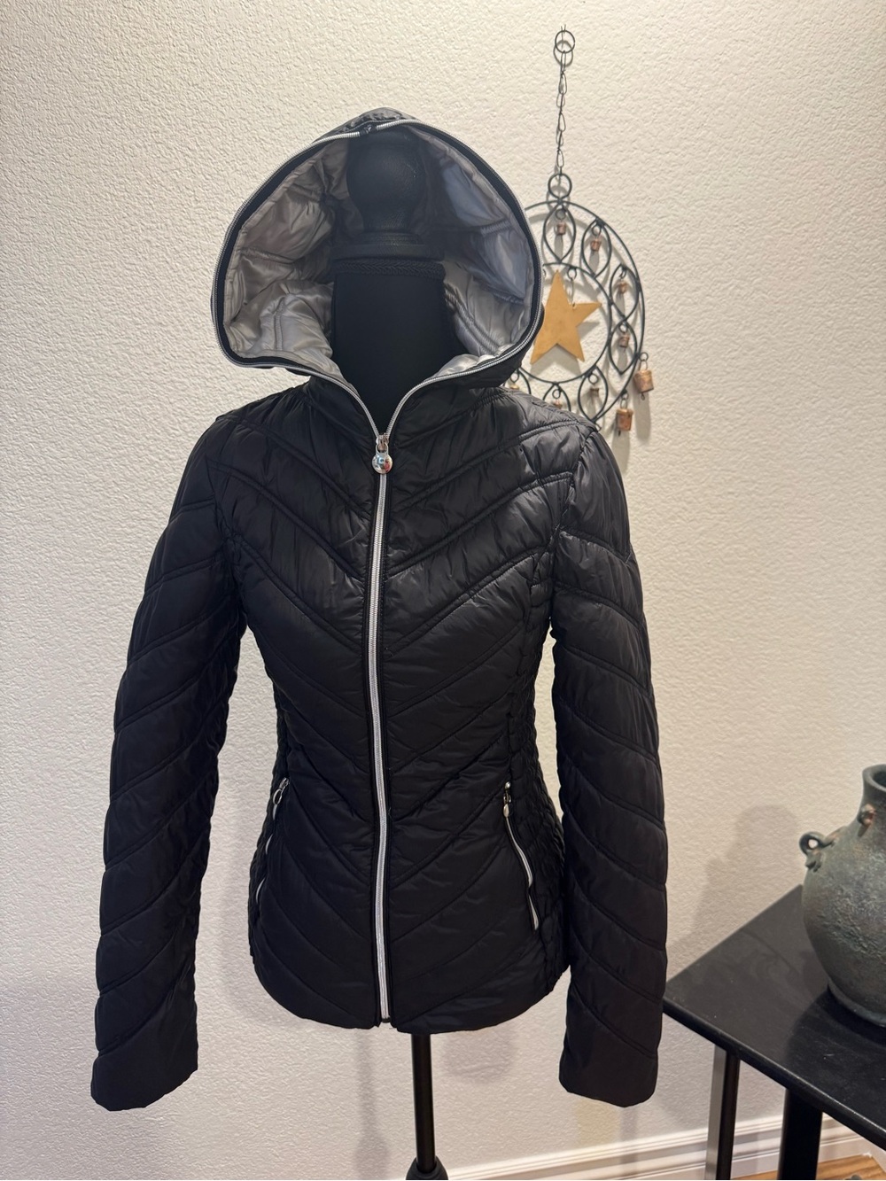 Laundry By Shelli Segal Black Quilted Hooded Puffer with Silver Lining